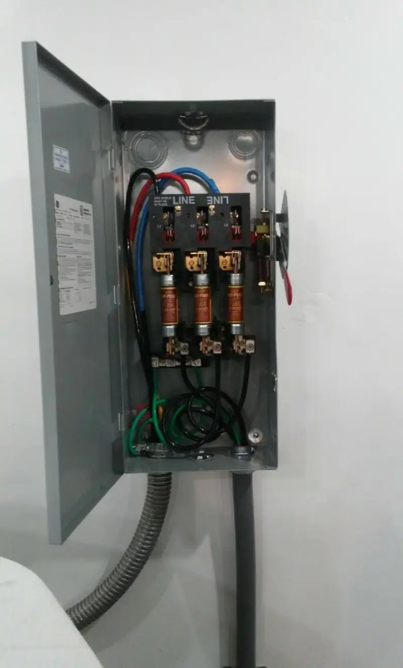 Three-phase disconnect switch installed for Smoke Detector Installation in Paintsville